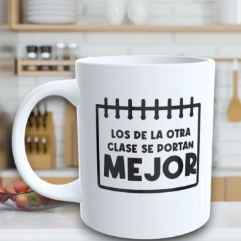 Taza de Cerámica Personalizada con Texto "LOS DE LA OTRA CLASE SE PORTAN MEJOR"